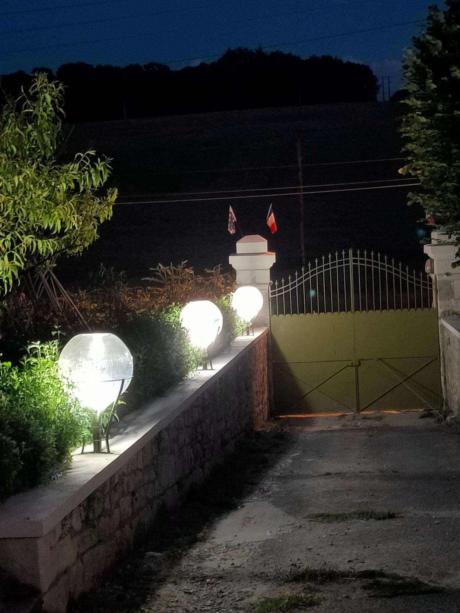 Aux Trois Tilleuls Bed & Breakfast โลช ภายนอก รูปภาพ